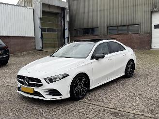 Unfallwagen Mercedes A-klasse 200 163Pk Automaat AMG Pakket Pano Launch Edition Premium 2019/7