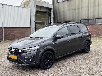 Damaged car Dacia Jogger 1.0 Tce Extreme 7Persoons Geen Schade 2022/8