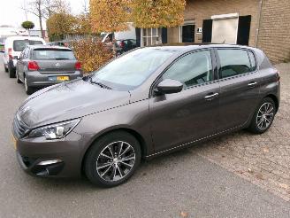 damaged passenger cars Peugeot 308 1.6 I PREMIERE CLIMA NAVI PANO 2014/4