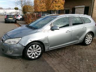 uszkodzony samochody osobowe Opel Astra 1.7 CDTI SPORTS COSMO CLIMA 2011/3