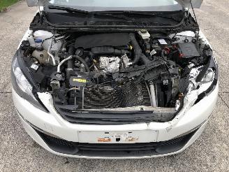 Peugeot 308 1.2 picture 17