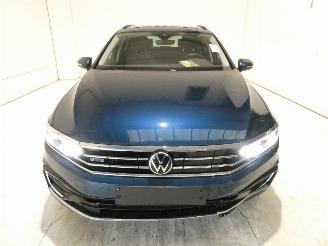 Volkswagen Passat GTE picture 2