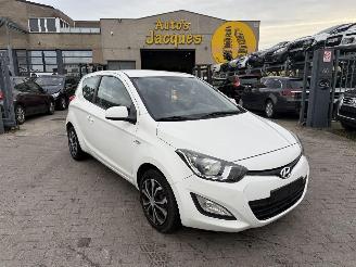 Damaged car Hyundai I-20 LOUNGE 2013/1