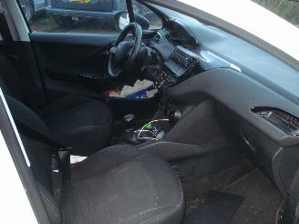 Peugeot 208 5 DEURS AIRCO picture 19
