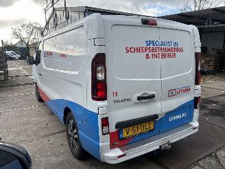 krockskadad bil bedrijf Renault Trafic 2.0 BLEU dC1 EDC T30 L2H1 EXTRA 2024/2