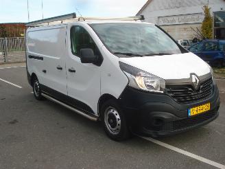 skadebil bedrijf Renault Trafic EURO 6 L2-H1 1.6DCI 92 KW 2017/6