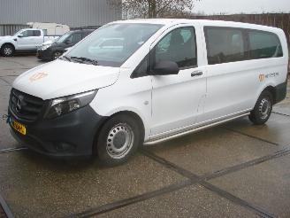 krockskadad bil bedrijf Mercedes Vito 9 PERSOONS MOTOR STUK 109CDI 2017/9