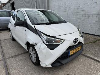 Damaged car Toyota Aygo 1.0 VVT-i 2019/1