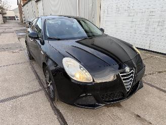 damaged passenger cars Alfa Romeo Giulietta 1.4 T Distinctive 2012/2