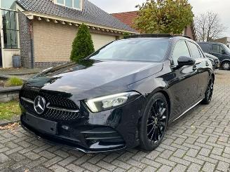 Schadeauto Mercedes A-klasse 180 d AMG LINE PANORAMADAK NAVI CAMERA LED 2022/11