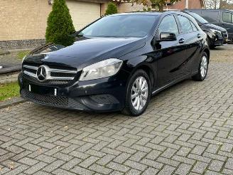 krockskadad bil auto Mercedes A-klasse 180 d BlueEFFICIENCY NAVI PDC 2017/5