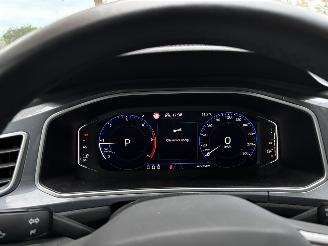 Volkswagen T-Roc 2.0 TDI AUTOMAAT 150 PK STYLE NAVI CLIMA CAMERA LED picture 15