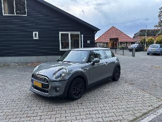 krockskadad bil auto Mini One 1.5 EDITION CLIMA ABS STOELVERWARMING 3-drs B.J 2018 2018/7
