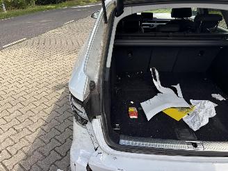 Audi A4 Avant HYBRIDE 2.0 S-LINE AUTOMAAT SPORT NAVI CLIMA LED PDC B.J 06-2019 picture 16