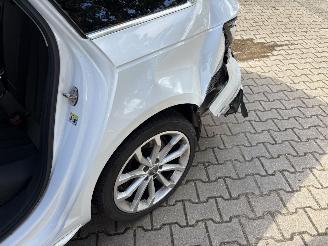 Audi A4 Avant HYBRIDE 2.0 S-LINE AUTOMAAT SPORT NAVI CLIMA LED PDC B.J 06-2019 picture 19