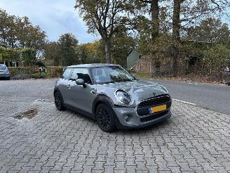 Mini One EDITION CLIMA ABS PDC STOELVERWARMING B.J 11-2018 Schroefschade picture 3