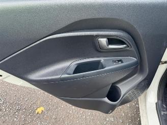 Kia Rio  picture 11