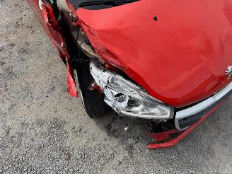 Peugeot 208  picture 10