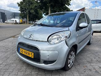 Voiture accidenté Citroën C1 1.0 12V Hatchback  Benzine 998cc 50kW (68pk) FWD 2005-06/2014-09 (PMCFA; PMCFB; PNCFA; PNCFB) 1KRFE; CFB; 384F; CFA 2009/2