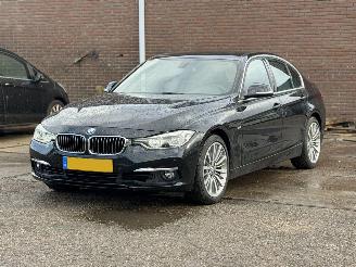 BMW 3-serie 320i High Executive NAP ORIGINELE NL AUTO! picture 2
