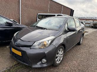 Damaged car Toyota Yaris 1.5 Full Hybrid Aspiration 2014/1