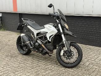 Ducati Hypermotard 821 picture 2