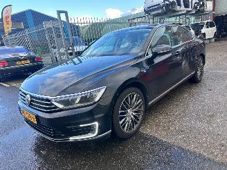 Auto incidentate Volkswagen Passat 1.4 TSI / GTE / DSG / PLUG IN / LEER 2015/11