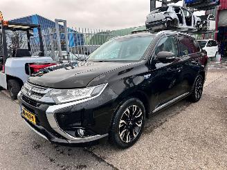 Damaged car Mitsubishi Outlander 2.0 PHEV EXECUTIVE EDITION 2015/12