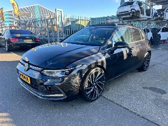 damaged passenger cars Volkswagen Golf 1.5 eTSI / DSG 2020/8