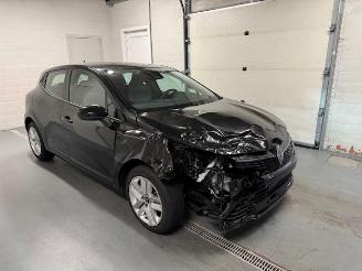 Vaurioauto  passenger cars Renault Clio AIRBAG OK 2024/3