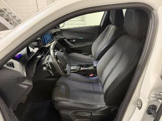 Peugeot 2008  picture 8