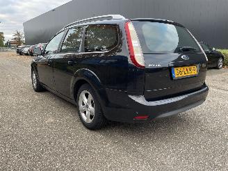 uszkodzony samochody osobowe Ford Focus 1.6 74kw 2010/5