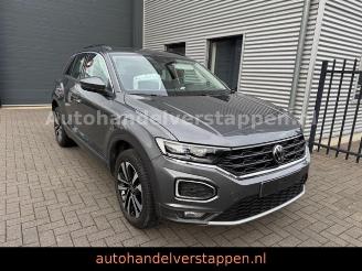 Vaurioauto  passenger cars Volkswagen T-Roc United 81KW TSI DAB+ Navi FULL LED 2021/9