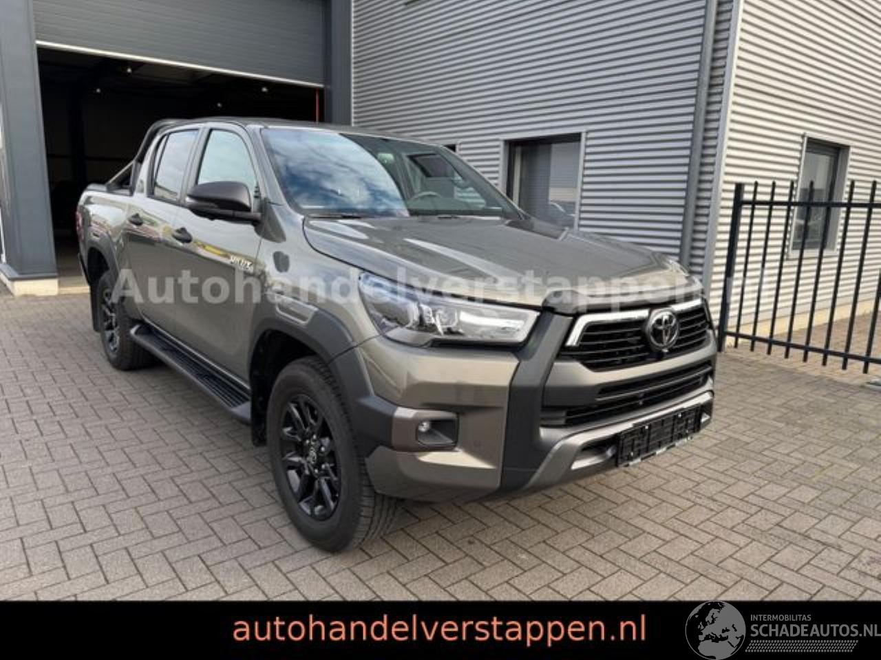 Toyota Hilux 2.8 D.Cab Invincible 4x4 Roll B. JBL