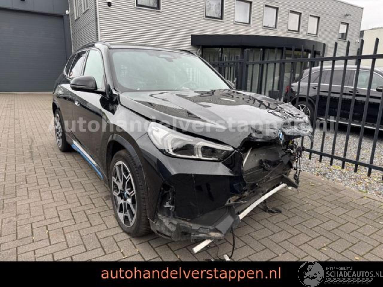 BMW iX1 30 xDrive xLine 230KW Harman Pano