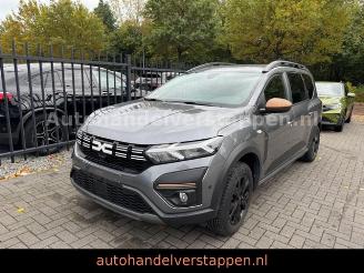 damaged passenger cars Dacia Jogger Extreme City-Paket Hybrid 104kW E-Tech 2023/12