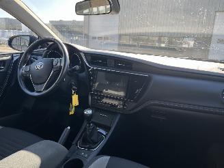 Toyota Auris Touring Sports 1.2T Dynamic picture 15