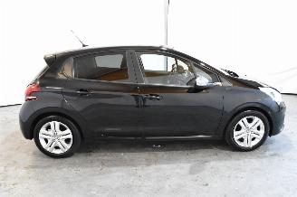 Peugeot 208 1.2 PureT. Signature picture 8