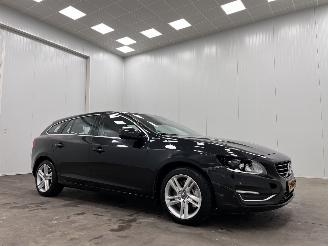 damaged passenger cars Volvo V-60 2.4 D6 AWD Plug-In Hybrid Summum Navi Clima 2014/3