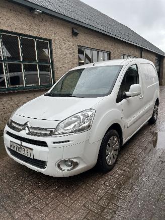 uszkodzony samochody osobowe Citroën Berlingo 1.6 HDI 500 Club 2015/3