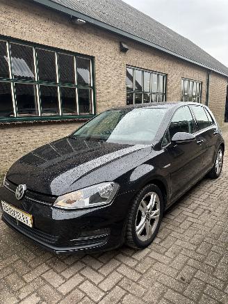 Voiture accidenté Volkswagen Golf Volkswagen Golf 1.0 TSI Connected Series 2017/3