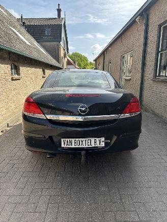 uszkodzony samochody osobowe Opel Astra TWIN TOP 2006/9