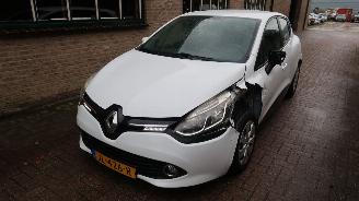 Damaged car Renault Clio Renault Clio 1.5 dCi ECO Expression 2016/4