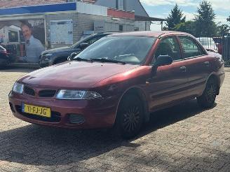 Vaurioauto  passenger cars Mitsubishi Carisma 1.6 GL ROYAL CLASS ( INRUIL VERKREGEN! ) 2000/3