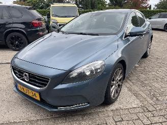 Volvo V-40 1560cc diesel picture 2