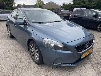 uszkodzony samochody osobowe Volvo V-40 1560cc diesel 2013/5