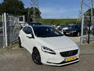 Volvo V-40 2.0 D2 Summum Business picture 1