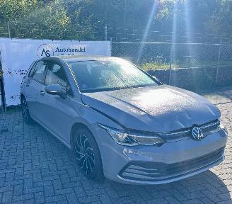 krockskadad bil auto Volkswagen Golf VIII Lim. Life eTSI 2023/11