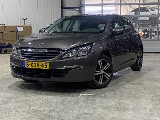 Vaurioauto  passenger cars Peugeot 308 1.2 VTi Blue Lease 2014/7
