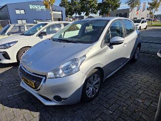 Vaurioauto  passenger cars Peugeot 208 1.4 VTI Active 2013/7